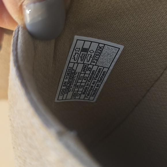 UGG Goldenstar Sand Suede Clogs, Sz 12 - Picture 6 of 9